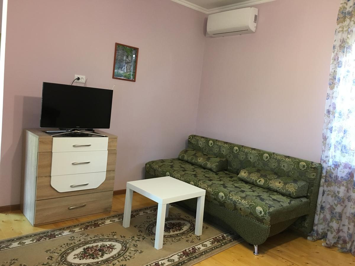 سوخومي Guest House On Shakirbay 11 المظهر الخارجي الصورة